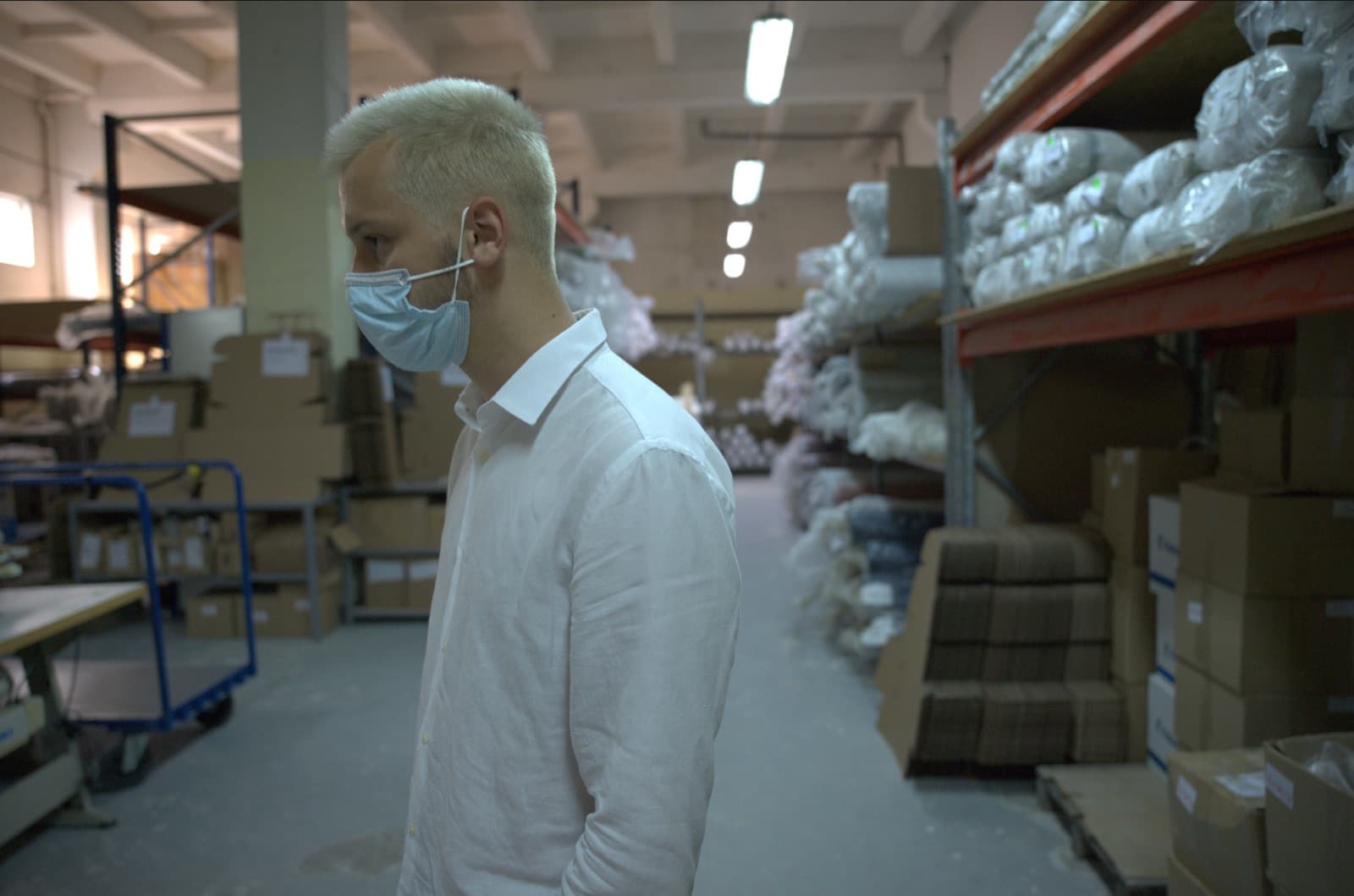 Maximilian Alexander Rupp visiting the linen production partner in Lithuania